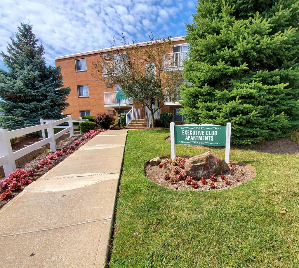 executiveclubapt.com