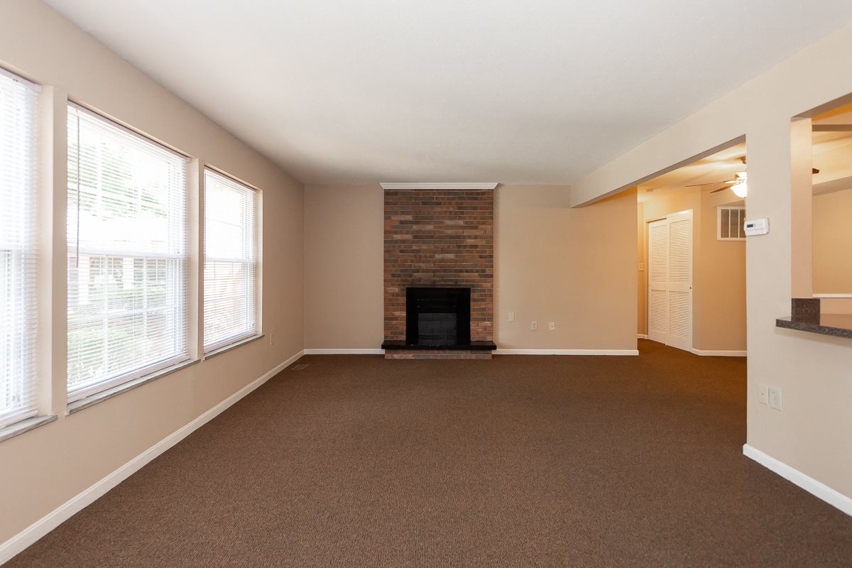 Photos and Video of Oxford Court in Rocky River, OH