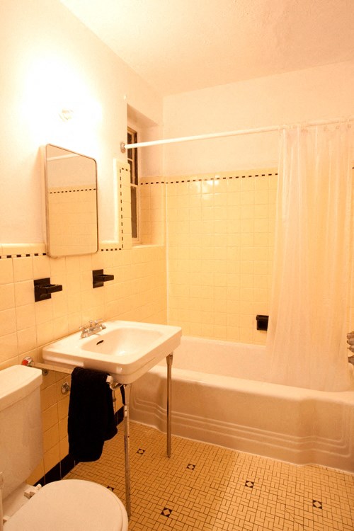 Parkway Manor Bathroom