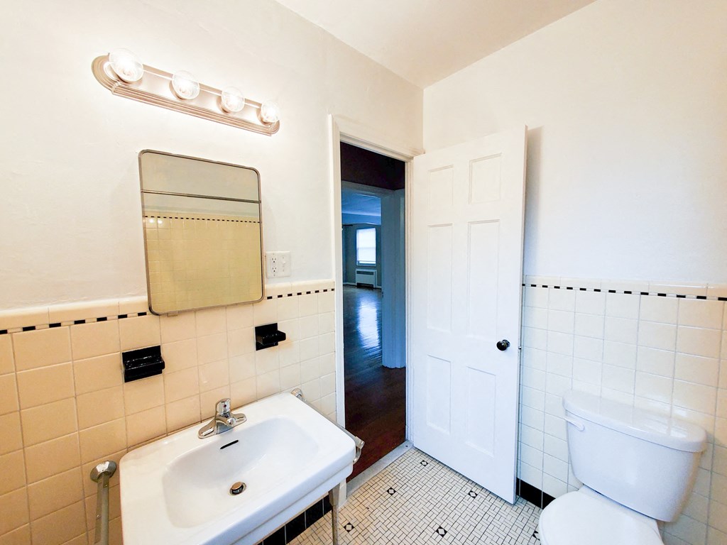 Parkway Manor Bathroom