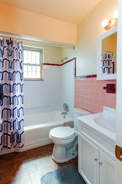 Van Aken Villas Bathroom