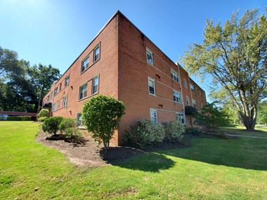 2710 Euclid Heights Blvd 1-2 Beds Apartment for Rent - Photo Gallery 1
