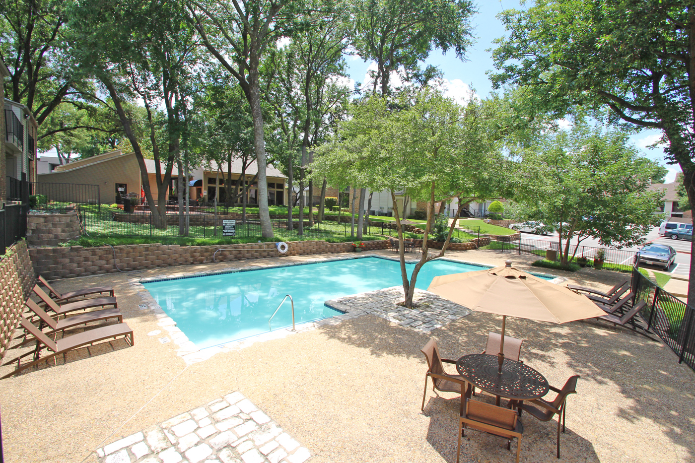 Canyon Creek Apartments in Dallas, TX