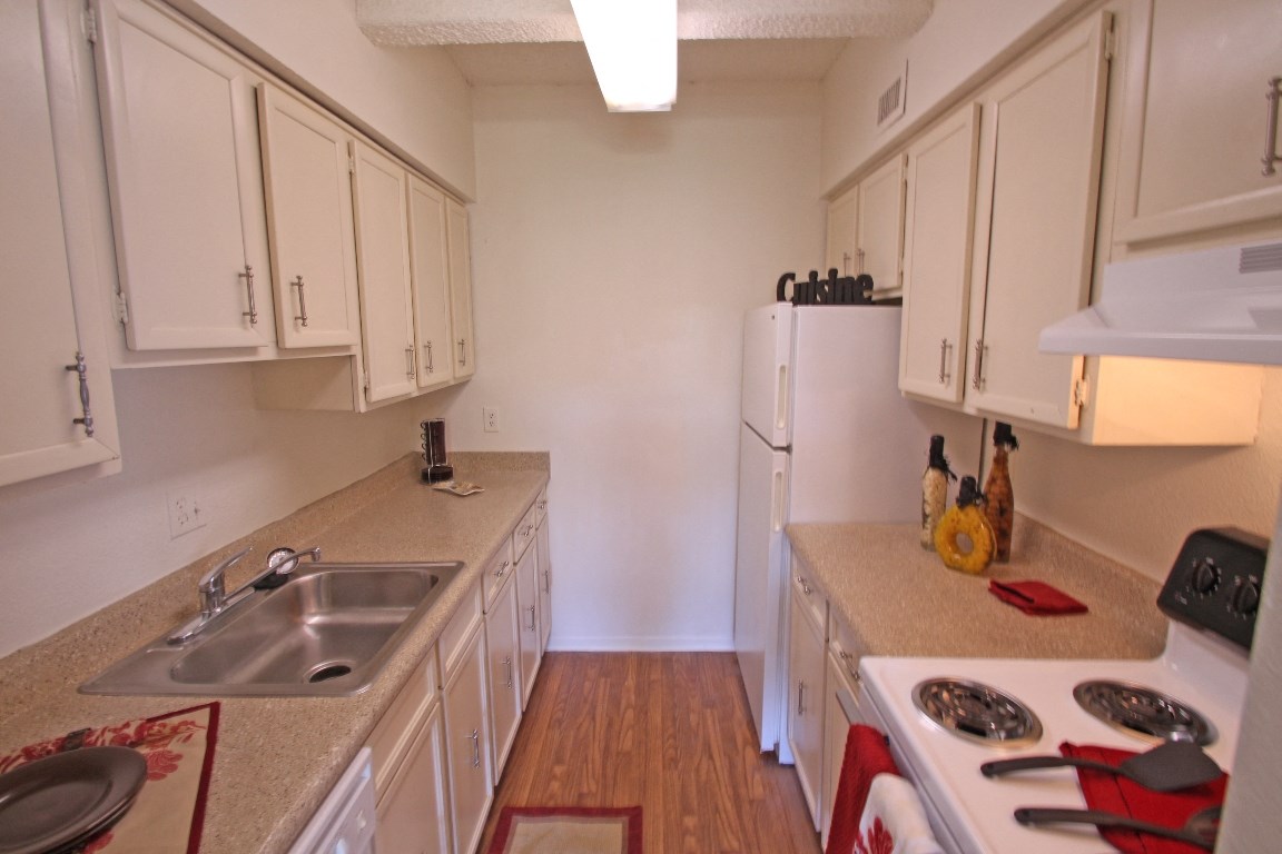 Harvard Square Apartments, 6050 Ridgecrest Rd, Dallas, TX RENTCafé