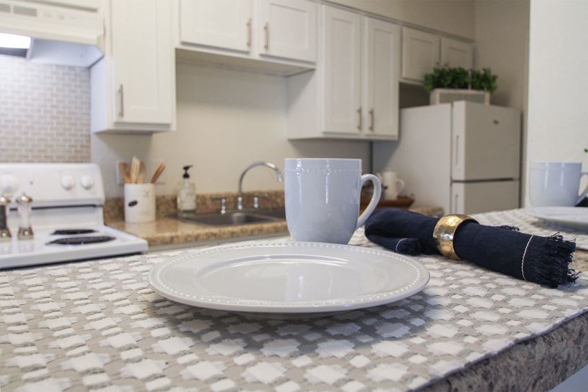 This is a photo of the kitchen of the 752 square foot 1 bedroom apartment with den at The Biltmore Apartments in Dallas, TX.