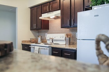 This is a photo of the kitchen of the 991 square foot 2 bedroom, 2 bathroom apartment at The Biltmore Apartments in Dallas, TX. - Photo Gallery 4