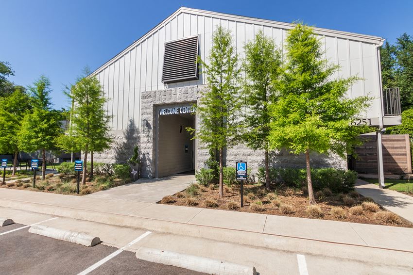 The Biltmore Apartments, 6251 Melody Lane, Dallas, TX RentCafe