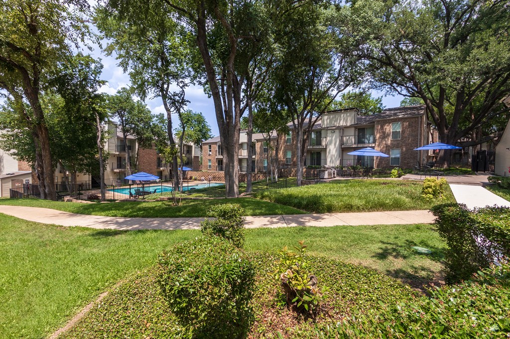 Garden Area at Canyon Creek, Dallas, TX