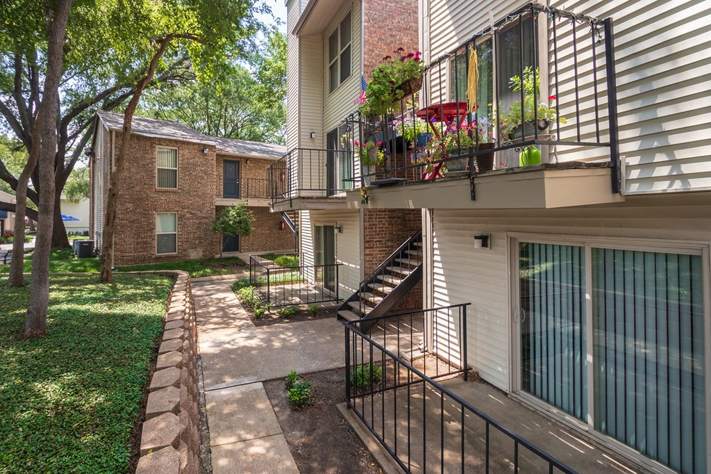 This is a photo of building exteriors/grounds at Canyon Creek Apartments in Dallas, TX.