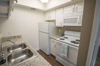 10951 Stone Canyon Road 1 Bed Apartment for Rent Photo Gallery 1