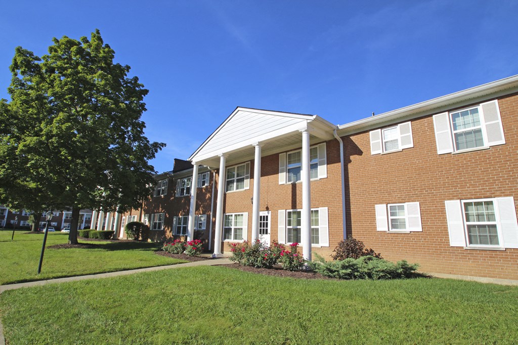 This is a photo of the grounds/building exteriors at Compton Lake Apartments in Mt. Healthy, OH.