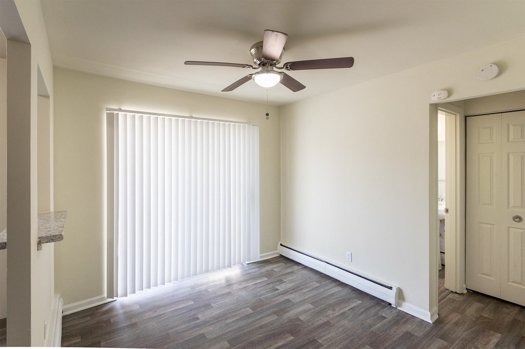 This is a photo of the dining room in the 631 square foot, B-style (Ranch) 1 bedroom/1 bath floor plan at Colonial Ridge Apartments in the Pleasant Ridge neighborhood of Cincinnati, OH.