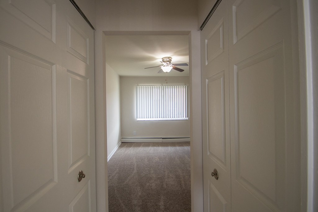This is a photo of the bedroom in the 631 square foot, B-style (Ranch) 1 bedroom/1 bath floor plan at Colonial Ridge Apartments in the Pleasant Ridge neighborhood of Cincinnati, OH.