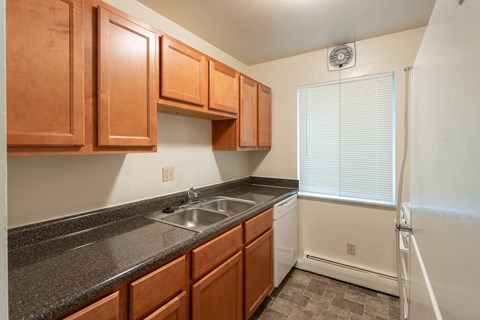 This is a photo of the kitchen in the 620 square foot, 1 bedroom, 1 bath junior floor plan at Colonial Ridge Apartments in the Pleasant Ridge neighborhood of Cincinnati, OH.