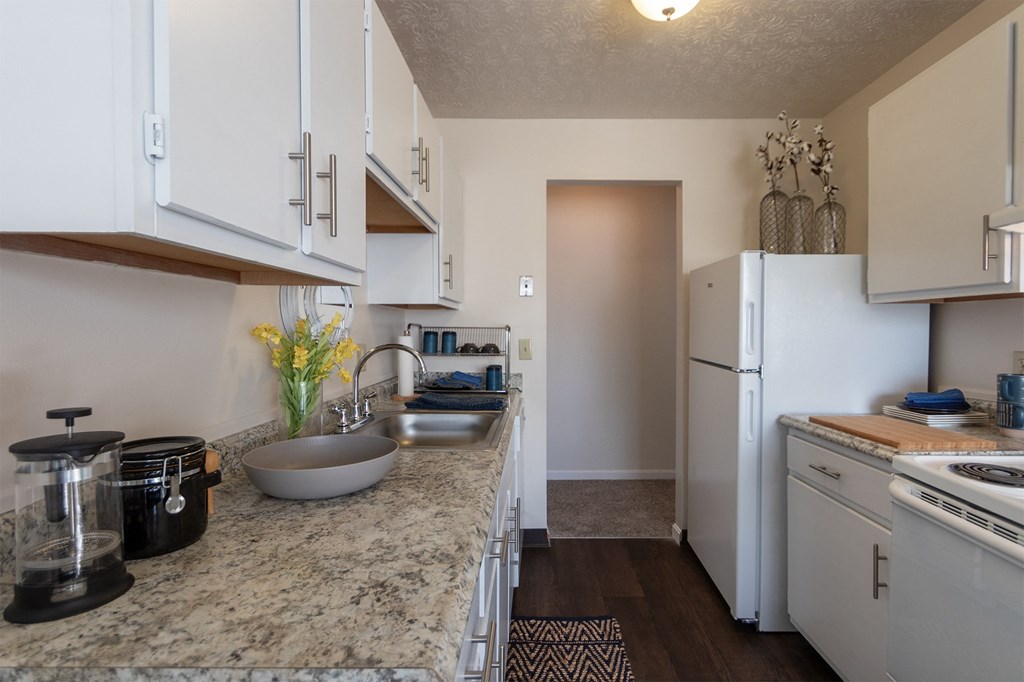 Fully Equipped Kitchen at Fairfield Pointe, Fairfield, 45014