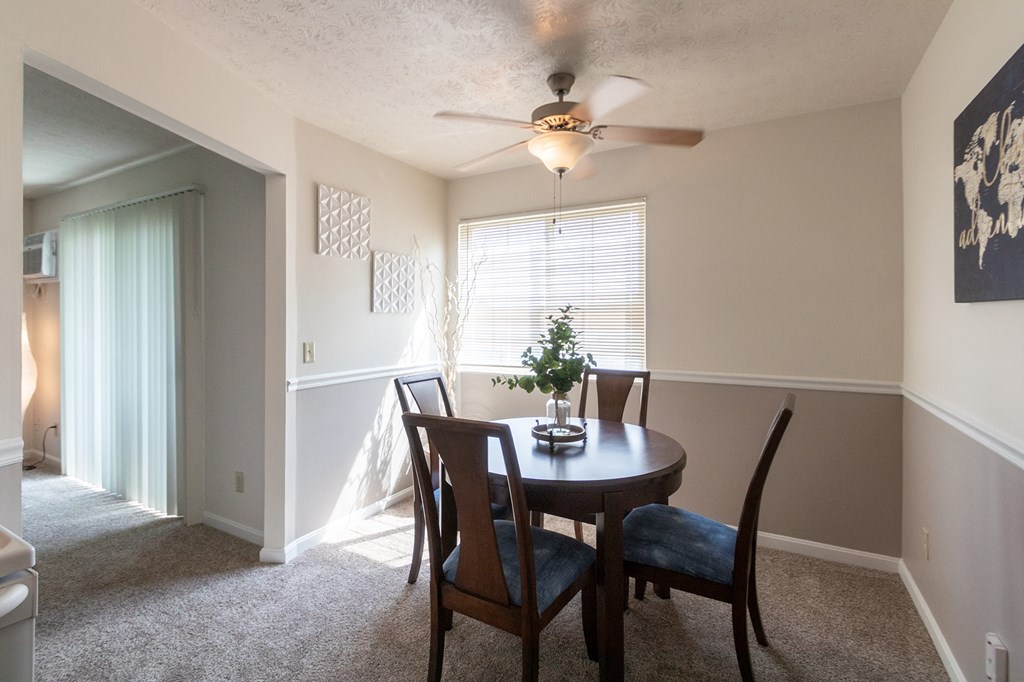 Dining Area at Fairfield Pointe, Fairfield, OH, 45014