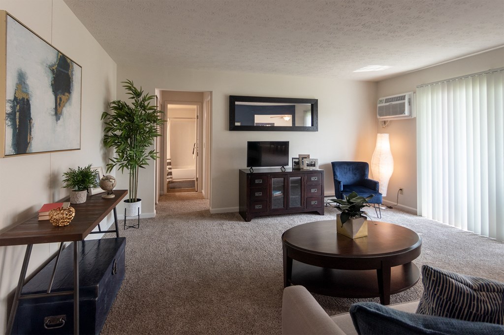Living Room Interior at Fairfield Pointe, Ohio, 45014
