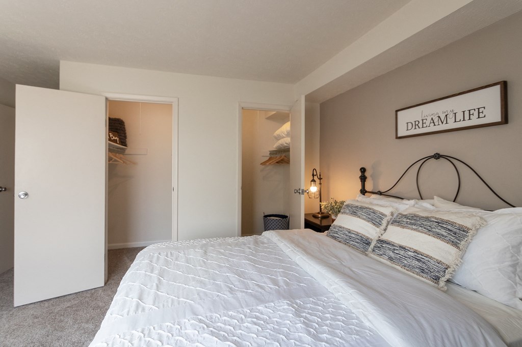 Bedroom with Closet at Fairfield Pointe, Fairfield, OH