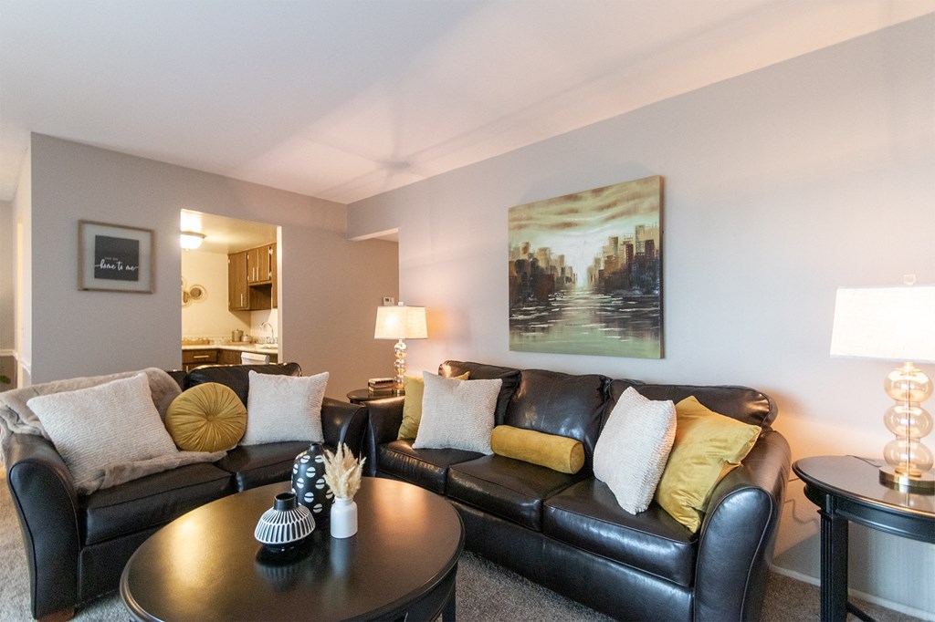Warm And Inviting Living Room at Fairfield Pointe, Fairfield, OH, 45014