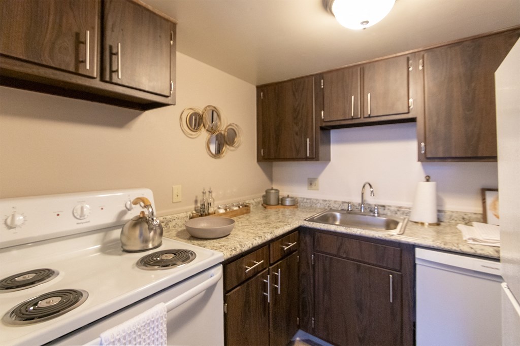 kitchen in the 980 square foot, 2 bedroom  at Fairfield Pointe, Fairfield, 45014