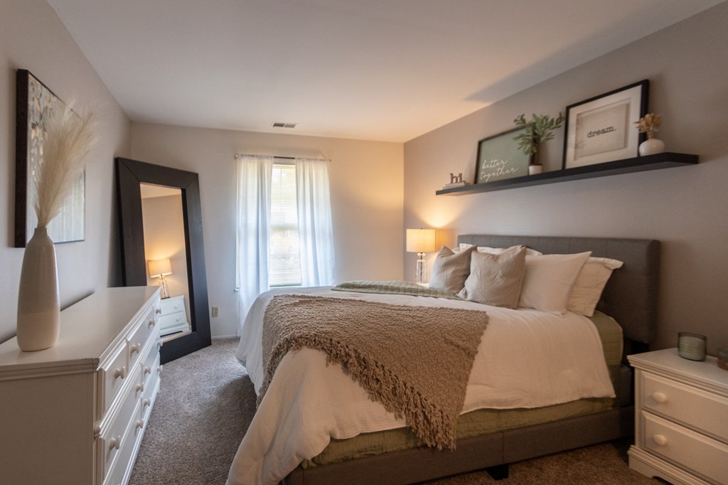 King Size Bedroom at Fairfield Pointe, Ohio