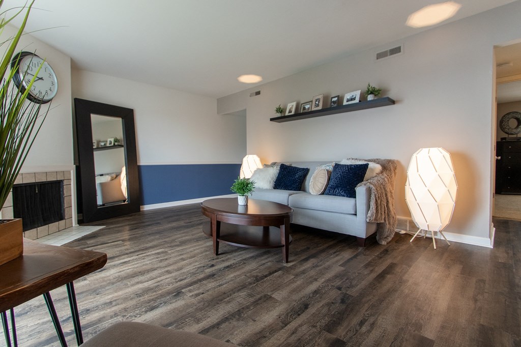 Apartment Living Area at Fairfield Pointe, Fairfield, OH