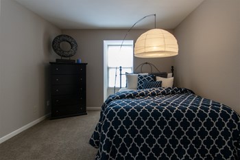 This is a picture of the second bedroom in an upgraded 980 square foot, 2 bedroom, 1 bath model apartment at Fairfield Pointe Apartments in Fairfield, Ohio. - Photo Gallery 27