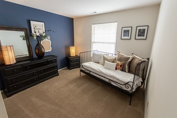This is a picture of the second bedroom in the 980 square foot, 2 bedroom, 1 bath model apartment at Fairfield Pointe Apartments in Fairfield, Ohio. - Photo Gallery 40
