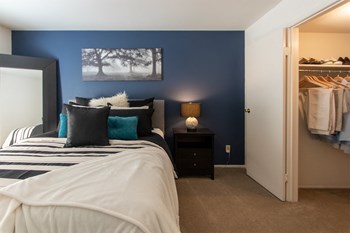 This is a picture of the primary bedroom in the 980 square foot, 2 bedroom, 1 bath model apartment at Fairfield Pointe Apartments in Fairfield, Ohio. - Photo Gallery 39