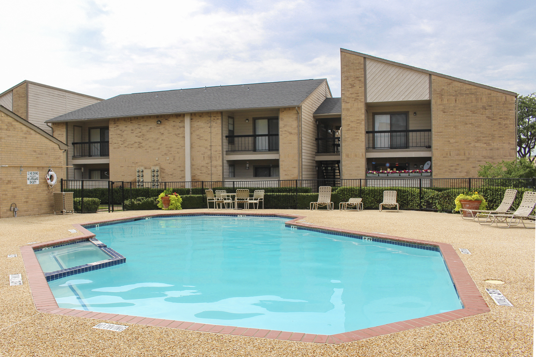 Gateway Place Apartments in Garland, TX
