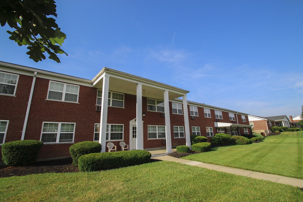 Lake Of The Woods Apartments, 1667 Lakenoll Drive, Mt. Healthy, OH