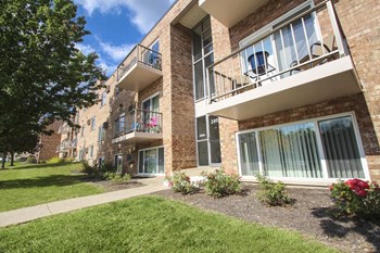 This is a photo of a building exterior at Lisa Ridge Apartments in Cincinnati, OH.