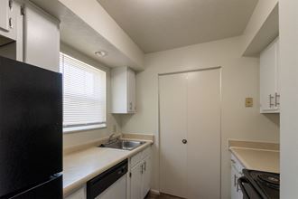 This is a photo of the kitchen of the 716 square foot 1 bedroom, 1 bath Cypress floor plan at Montana Valley Apartments in Cincinnati, OH.