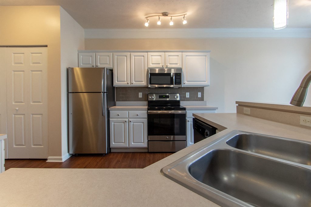 This is a photo of the kitchen in the 1578 square foot, 3 bedroom, 2 and 1/2 bath Flagship floor plan at Nantucket Apartments in Loveland, OH.