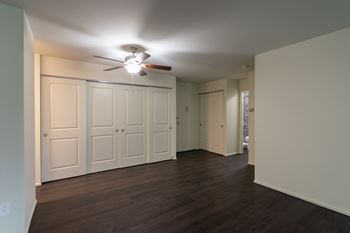 This is a photo of the living room in a 849 square foot split 2 bedroom, 2 bath apartment at Park Lane Apartments in Cincinnati, OH.