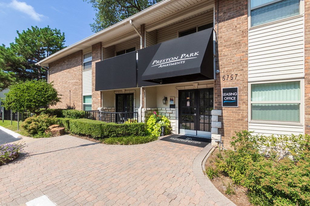 Leasing office at Preston Park Apartments, Texas, 75240