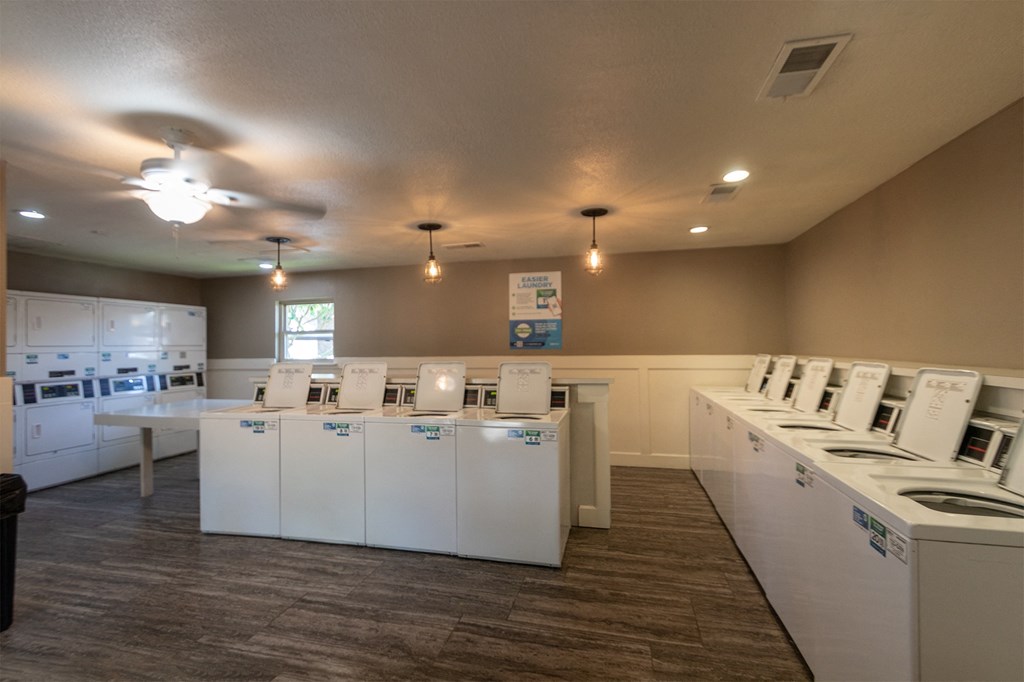 common area at Preston Park Apartments, Dallas, Texas
