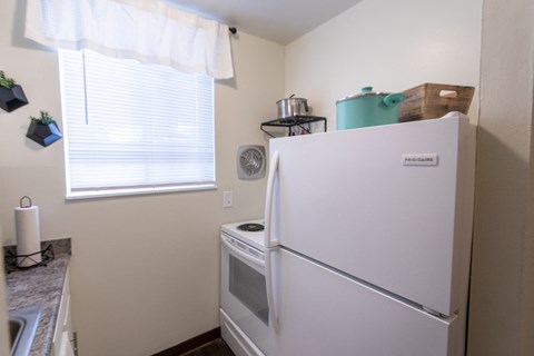 This is a picture of the kitchen in a 576 sq foot 1 bedroom, 1 bath apartment at Red Bank Reserve in the Madisonville neighborhood of Cincinnati, Ohio.