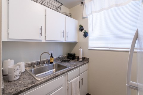 This is a picture of the kitchen in a 576 sq foot 1 bedroom, 1 bath apartment at Red Bank Reserve in the Madisonville neighborhood of Cincinnati, Ohio.