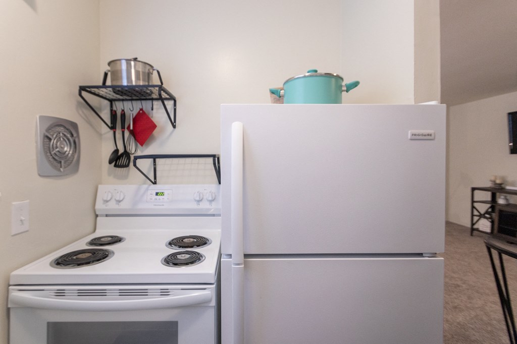 This is a picture of the kitchen in a 576 sq foot 1 bedroom, 1 bath apartment at Red Bank Reserve in the Madisonville neighborhood of Cincinnati, Ohio.