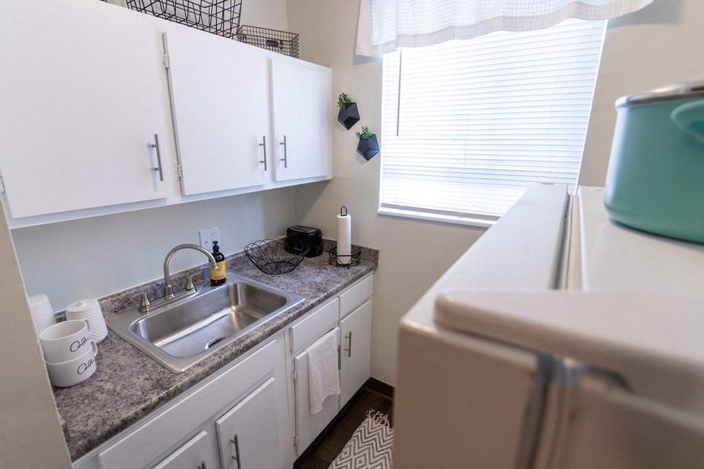 This is a picture of the kitchen in a 576 sq foot 1 bedroom, 1 bath apartment at Red Bank Reserve in the Madisonville neighborhood of Cincinnati, Ohio.