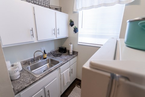 This is a picture of the kitchen in a 576 sq foot 1 bedroom, 1 bath apartment at Red Bank Reserve in the Madisonville neighborhood of Cincinnati, Ohio.