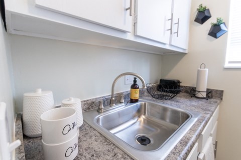 This is a picture of the kitchen in a 576 sq foot 1 bedroom, 1 bath apartment at Red Bank Reserve in the Madisonville neighborhood of Cincinnati, Ohio.