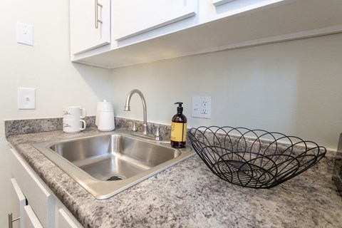 This is a picture of the kitchen in a 576 sq foot 1 bedroom, 1 bath apartment at Red Bank Reserve in the Madisonville neighborhood of Cincinnati, Ohio.