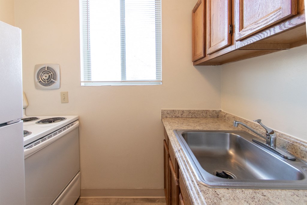 This is a picture of the kitchen in a 576 sq foot 1 bedroom, 1 bath apartment at Red Bank Reserve in the Madisonville neighborhood of Cincinnati, Ohio.