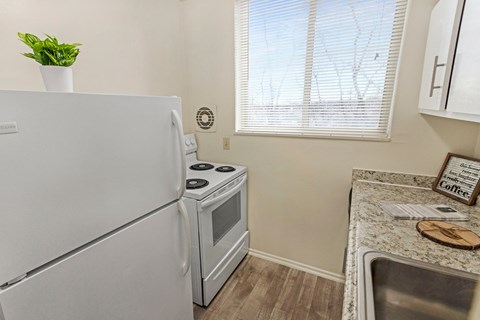 This is a picture of the kitchen in a 572 sq foot 1 bedroom, 1 bath apartment at Red Bank Reserve in the Madisonville neighborhood of Cincinnati, Ohio.