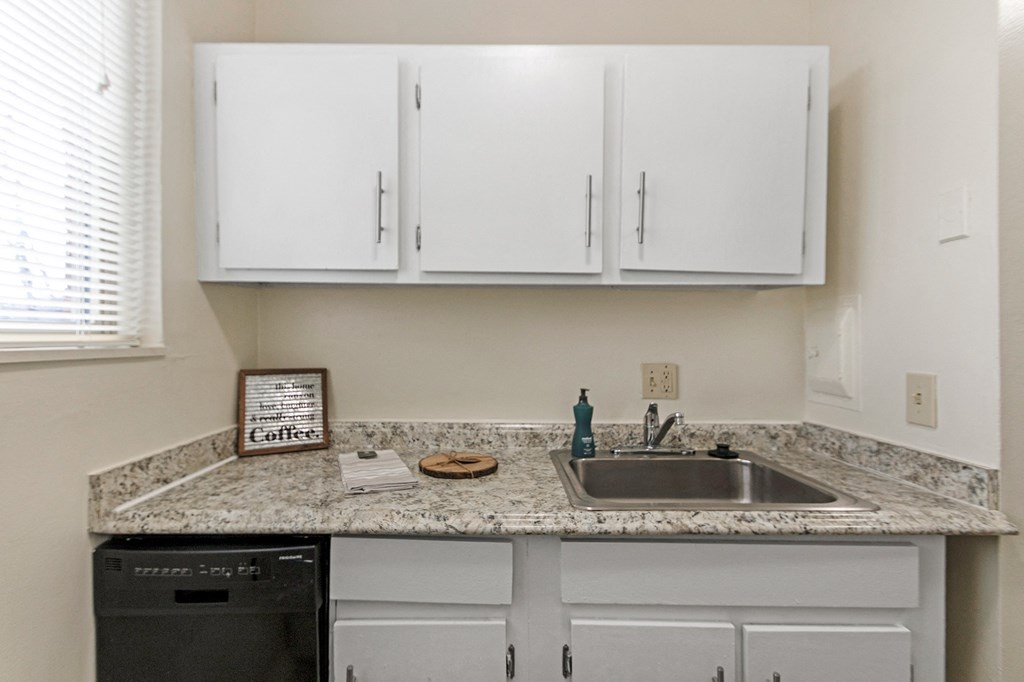 This is a picture of the kitchen in a 572 sq foot 1 bedroom, 1 bath apartment at Red Bank Reserve in the Madisonville neighborhood of Cincinnati, Ohio.