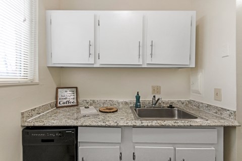 This is a picture of the kitchen in a 572 sq foot 1 bedroom, 1 bath apartment at Red Bank Reserve in the Madisonville neighborhood of Cincinnati, Ohio.