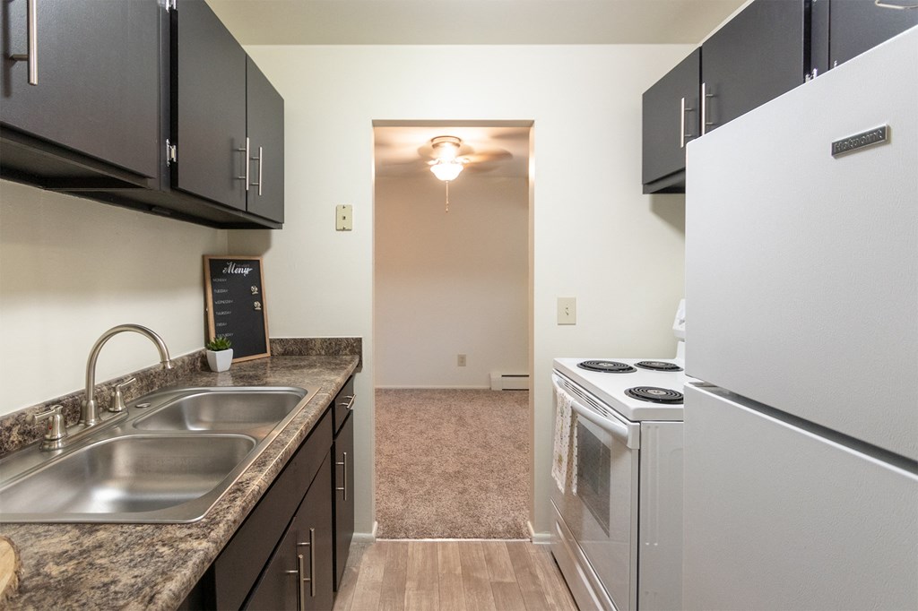 This is a picture of the kitchen in a 578 sq foot 1 bedroom, 1 bath apartment at Red Bank Reserve in the Madisonville neighborhood of Cincinnati, Ohio.