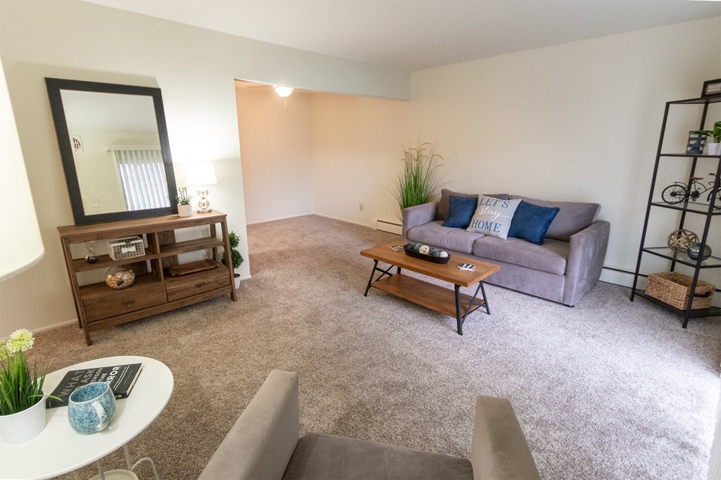 This is a picture of the living room in a 578 sq foot 1 bedroom, 1 bath apartment at Red Bank Reserve in the Madisonville neighborhood of Cincinnati, Ohio.